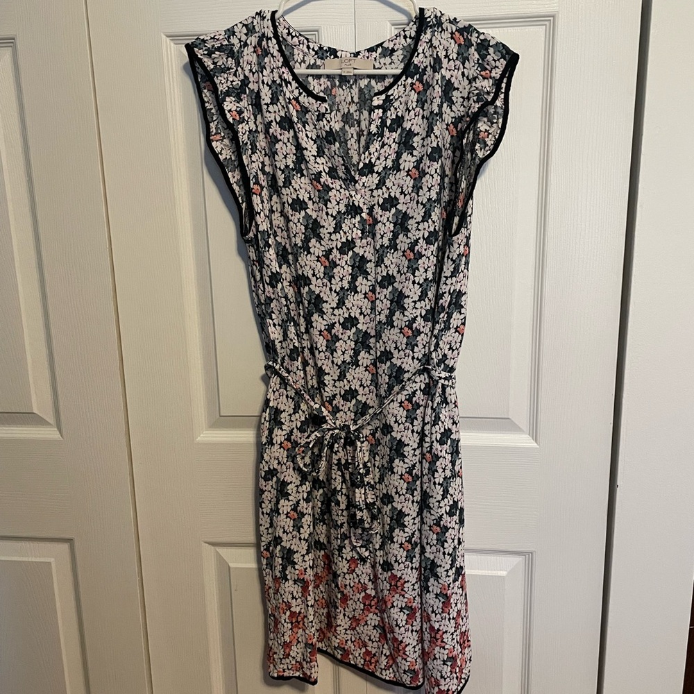 LOFT PLUS Navy and White Floral Mini Dress